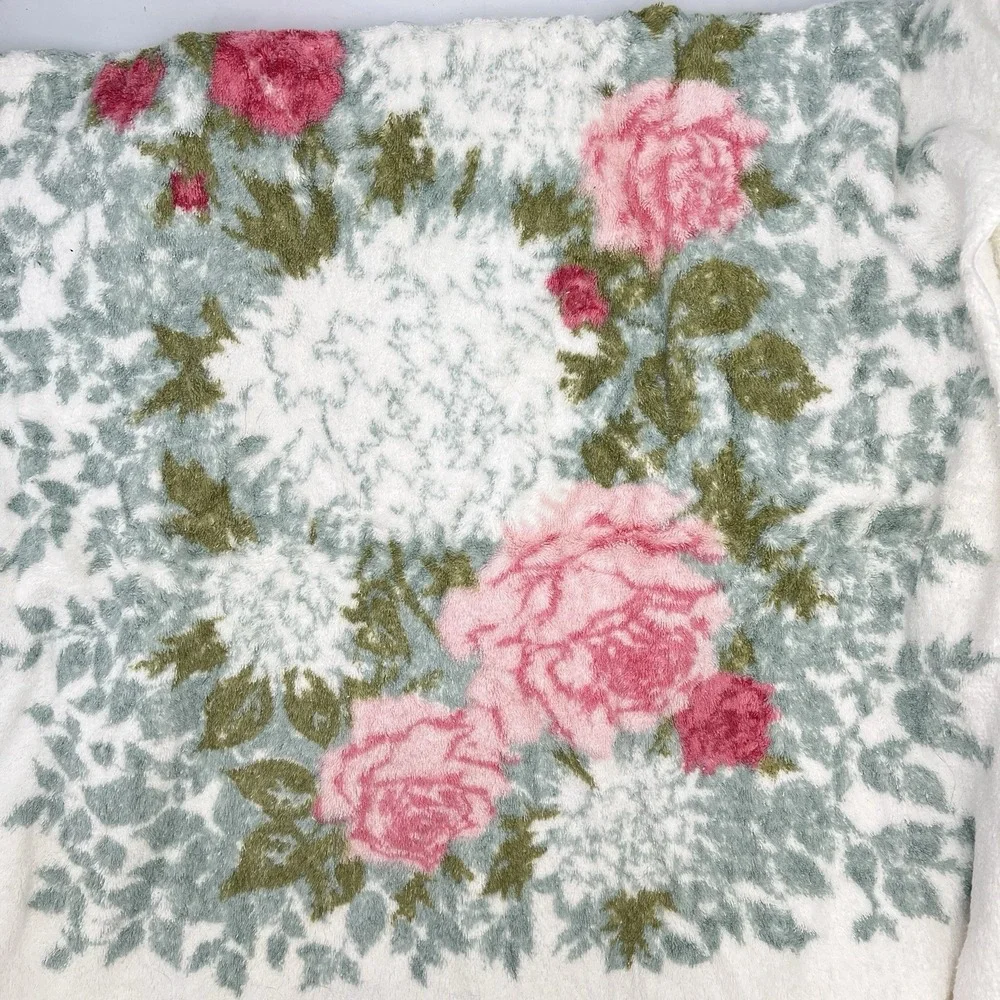 2 Vintage Fieldcrest Royal Velvet bath towels & Wash Cloths Roses 70s‎